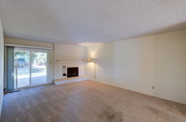 6656 N Dearing Avenue, Fresno, CA 93710