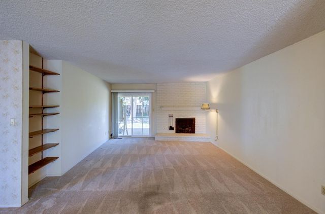 6656 N Dearing Avenue, Fresno, CA 93710