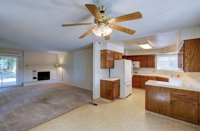 6656 N Dearing Avenue, Fresno, CA 93710