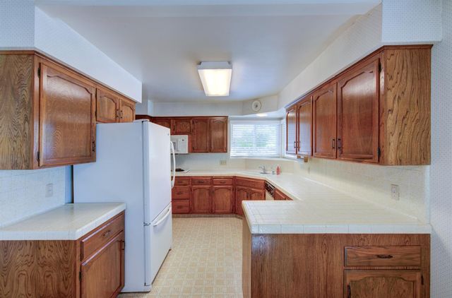 6656 N Dearing Avenue, Fresno, CA 93710