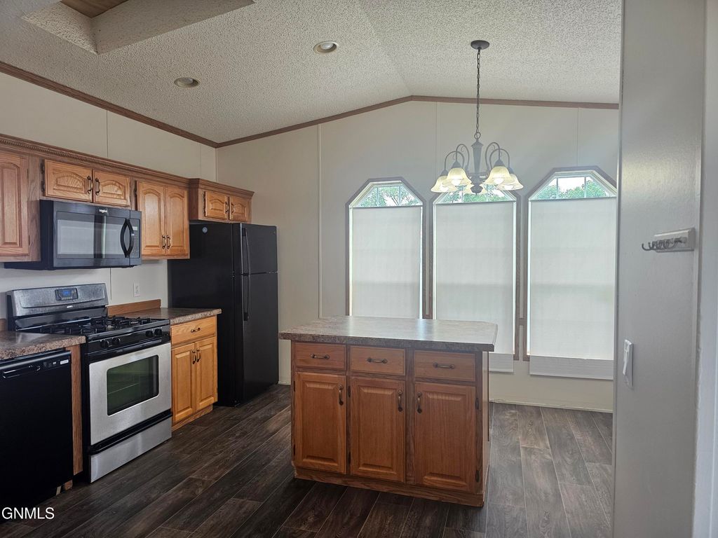 806 27th Street W, Williston, ND 58801 photo 11