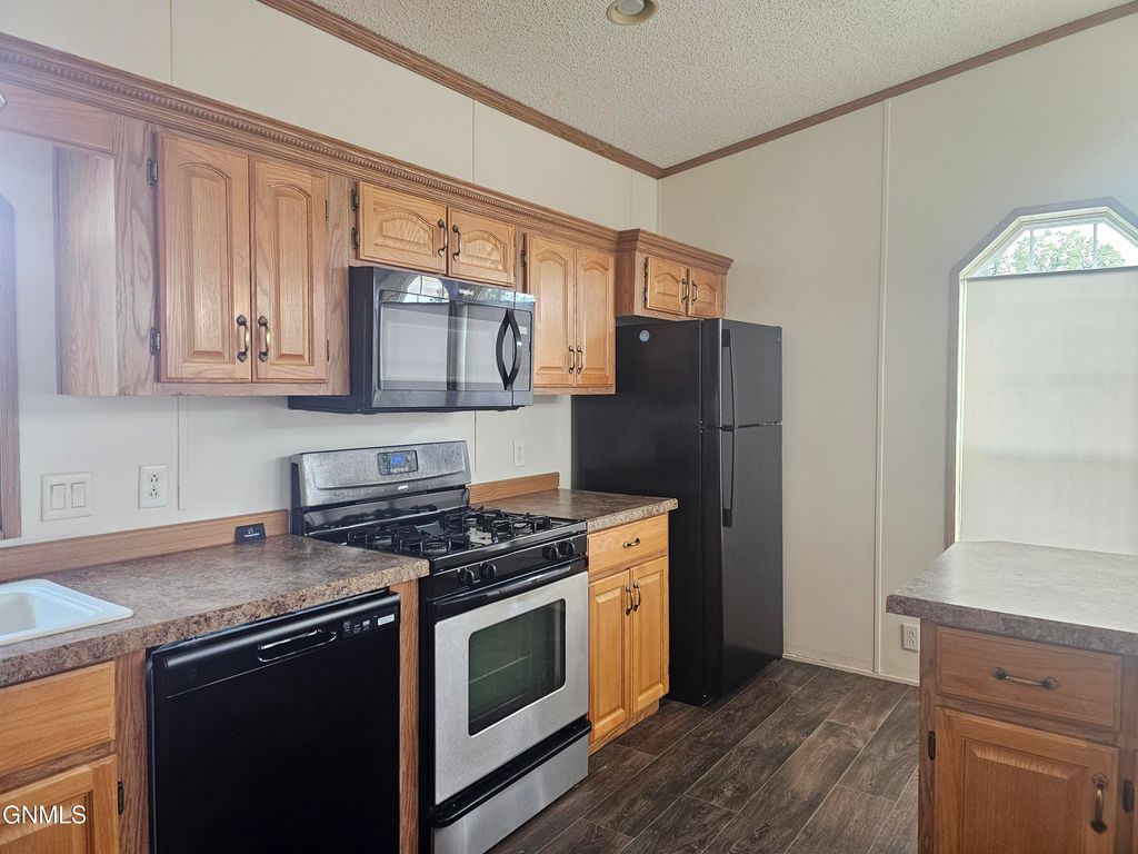 806 27th Street W, Williston, ND 58801 photo 12