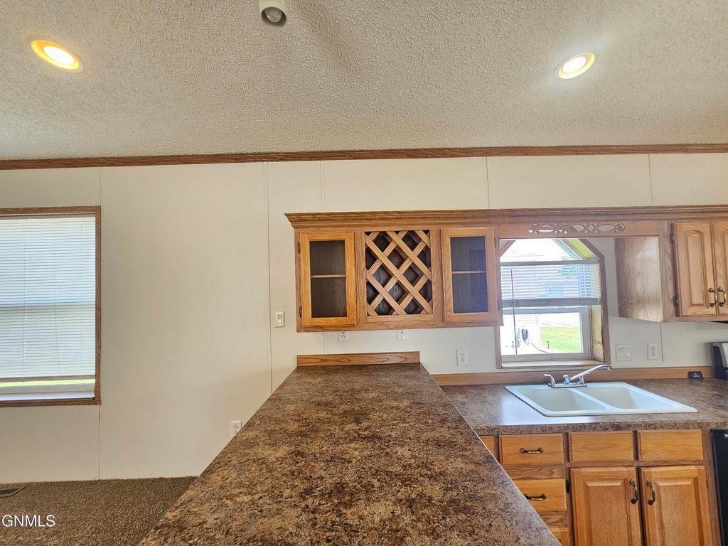806 27th Street W, Williston, ND 58801 photo 13