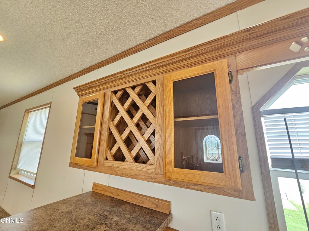 806 27th Street W, Williston, ND 58801 photo 15