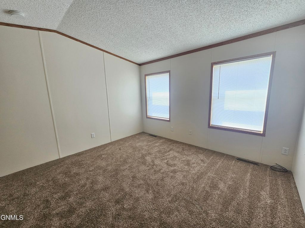 806 27th Street W, Williston, ND 58801 photo 16