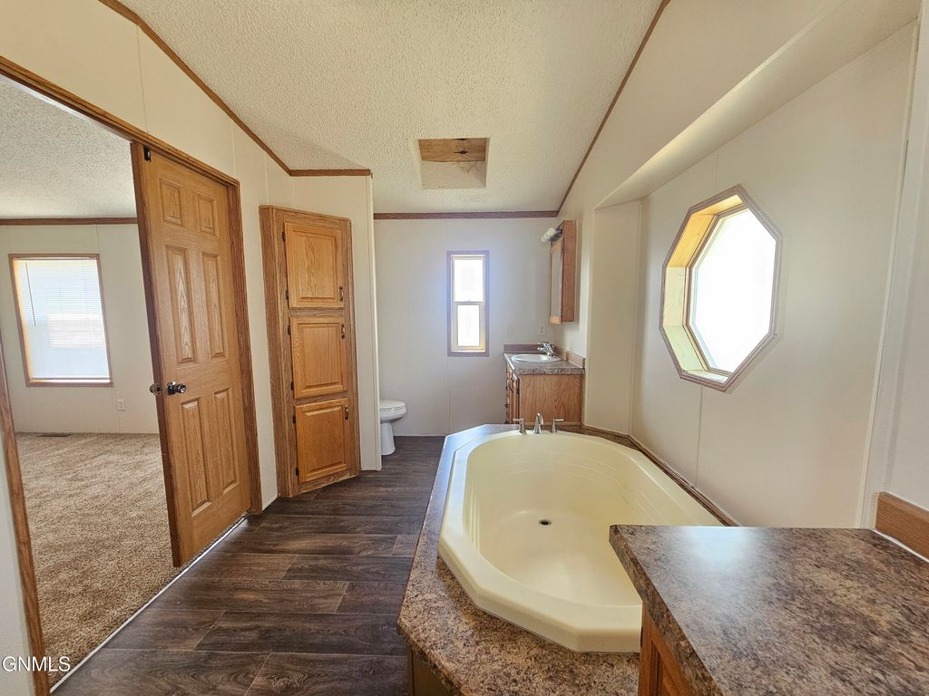 806 27th Street W, Williston, ND 58801 photo 19