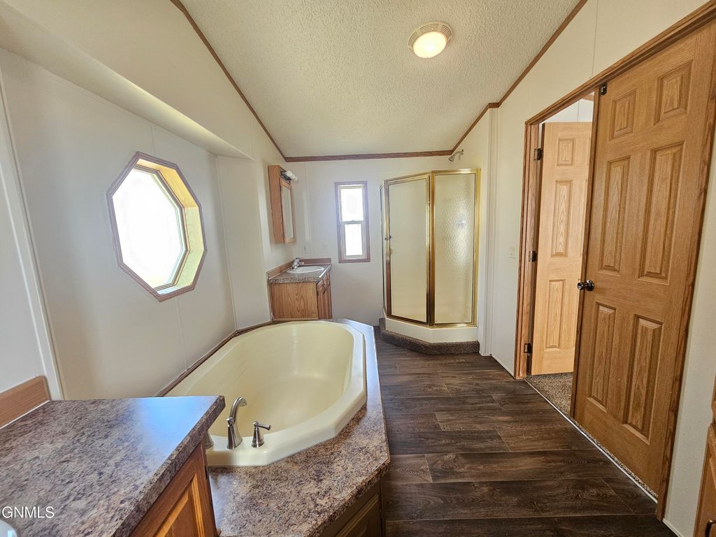 806 27th Street W, Williston, ND 58801 photo 21
