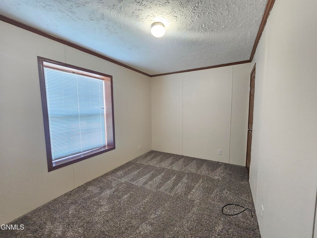 806 27th Street W, Williston, ND 58801 photo 22