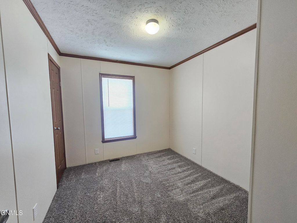 806 27th Street W, Williston, ND 58801 photo 23