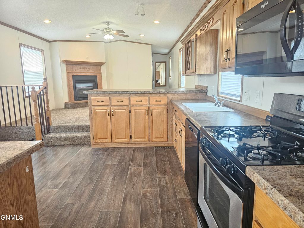 806 27th Street W, Williston, ND 58801 photo 7