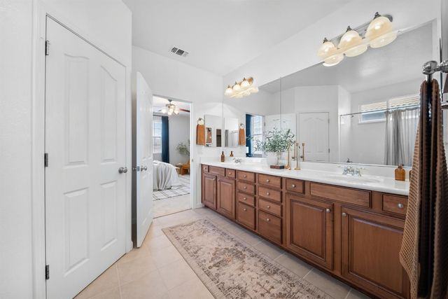 2792 Crested St, West Sacramento, CA 95691