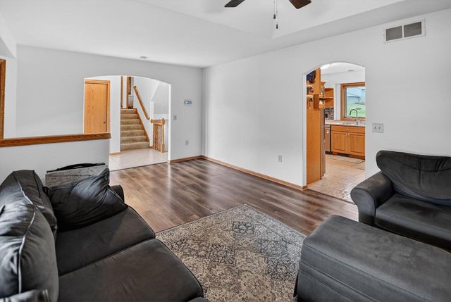 383 Sunnyview Lane, Marshall, WI 53559