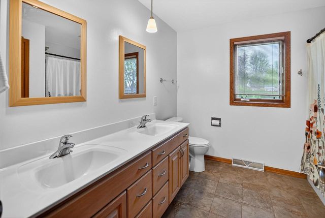 383 Sunnyview Lane, Marshall, WI 53559