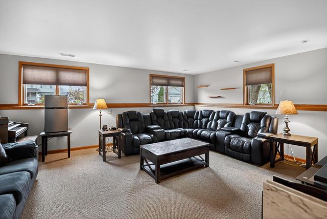 383 Sunnyview Lane, Marshall, WI 53559