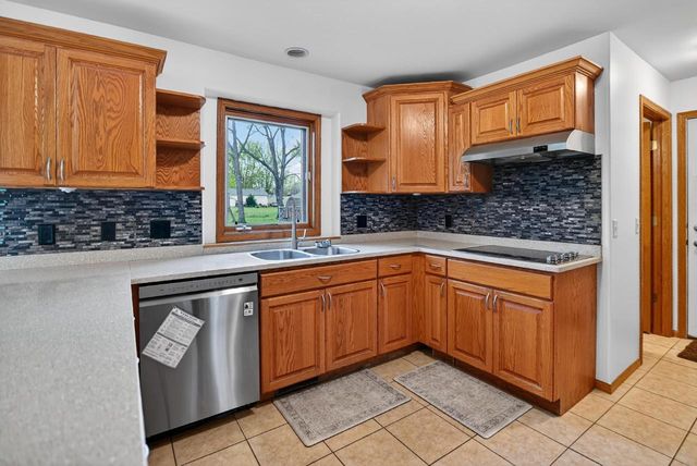 383 Sunnyview Lane, Marshall, WI 53559