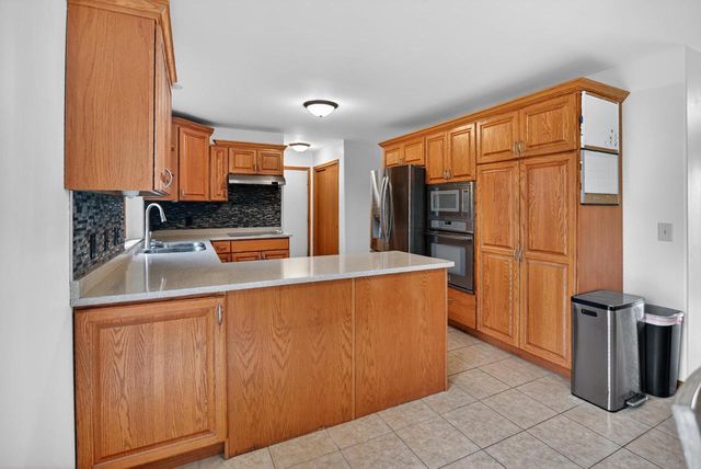 383 Sunnyview Lane, Marshall, WI 53559