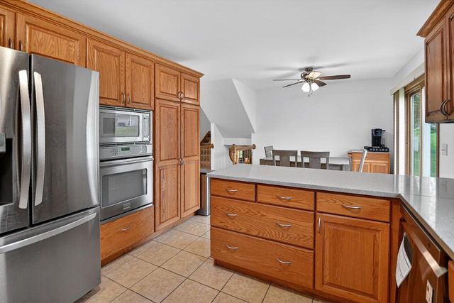383 Sunnyview Lane, Marshall, WI 53559