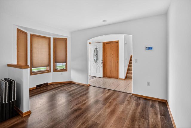 383 Sunnyview Lane, Marshall, WI 53559