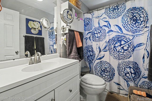 1022 Whitcomb Avenue, Royal Oak, MI 48073