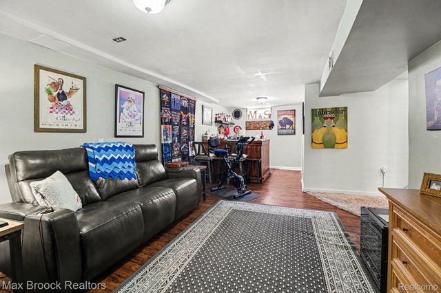 1022 Whitcomb Avenue, Royal Oak, MI 48073