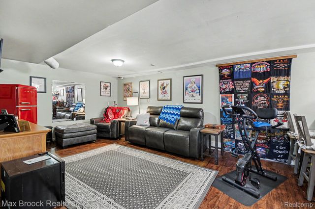 1022 Whitcomb Avenue, Royal Oak, MI 48073