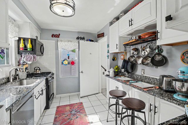 1022 Whitcomb Avenue, Royal Oak, MI 48073