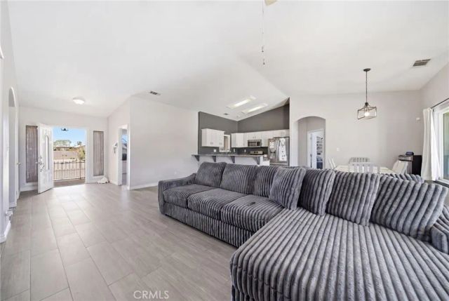 14083 Pawnee Road, Apple Valley, CA 92307