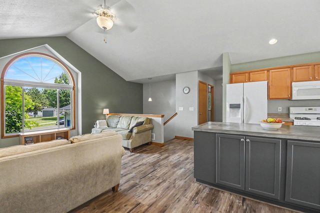 3540 Breezewood Drive SE, Grand Rapids, MI 49512