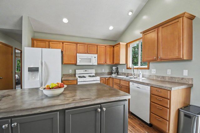 3540 Breezewood Drive SE, Grand Rapids, MI 49512