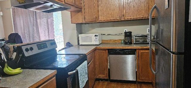 611 W Miller Road, Lansing, MI 48911