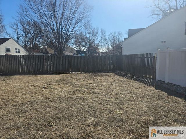 23 Maple Street, Helmetta, NJ 08828