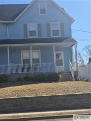 23 Maple Street, Helmetta, NJ 08828