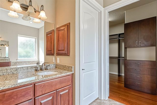 5014 Fairford Drive, Sugar Land, TX 77479