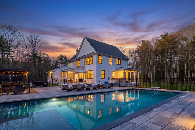 14 Wiggin Way, Stratham, NH 03885