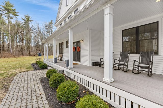 14 Wiggin Way, Stratham, NH 03885
