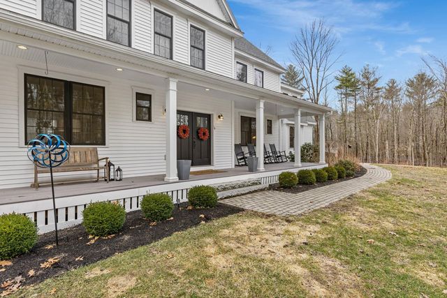 14 Wiggin Way, Stratham, NH 03885