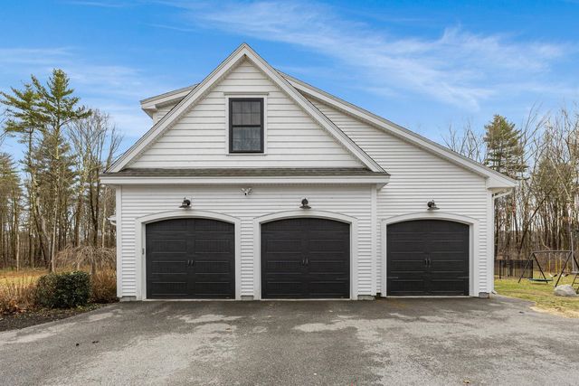 14 Wiggin Way, Stratham, NH 03885