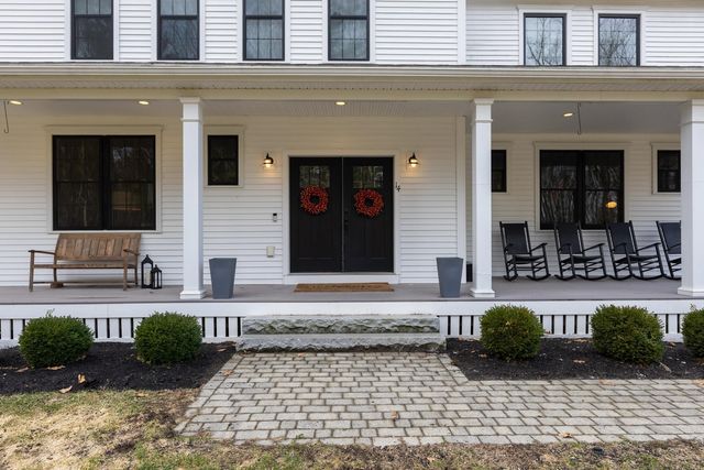 14 Wiggin Way, Stratham, NH 03885