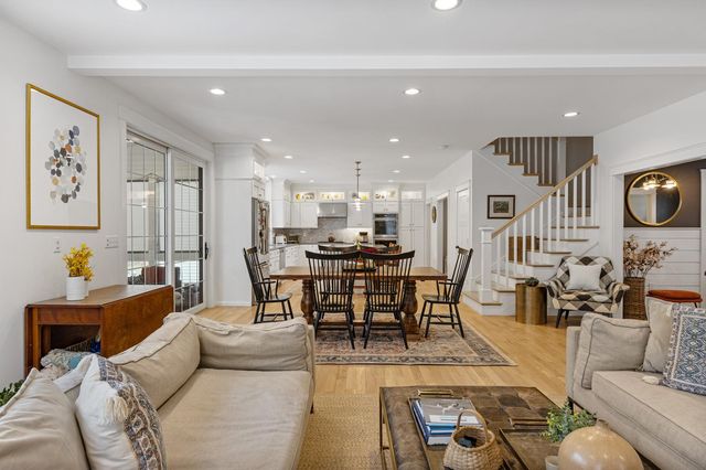 14 Wiggin Way, Stratham, NH 03885