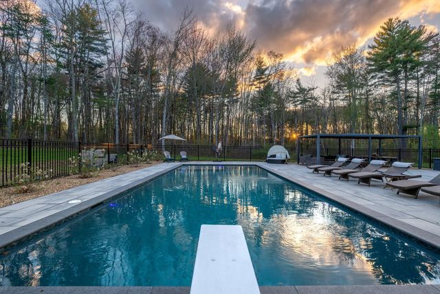 14 Wiggin Way, Stratham, NH 03885