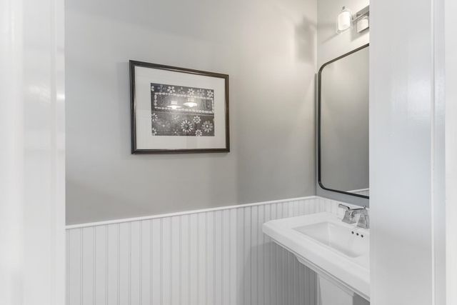 14 Wiggin Way, Stratham, NH 03885