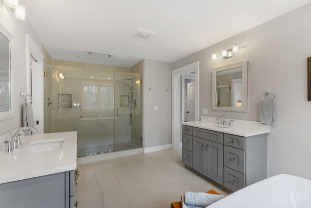 14 Wiggin Way, Stratham, NH 03885