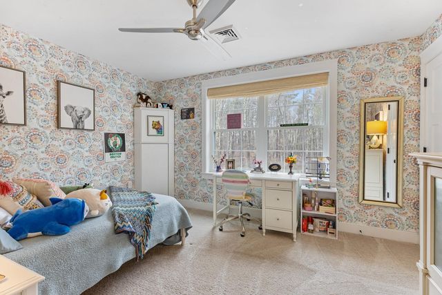 14 Wiggin Way, Stratham, NH 03885