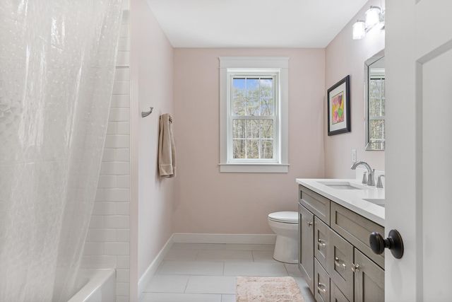 14 Wiggin Way, Stratham, NH 03885