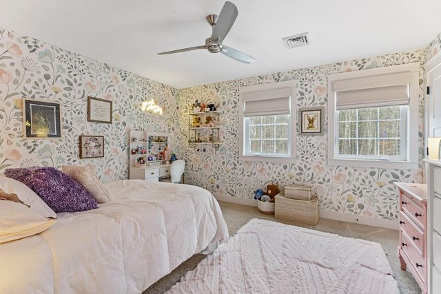 14 Wiggin Way, Stratham, NH 03885
