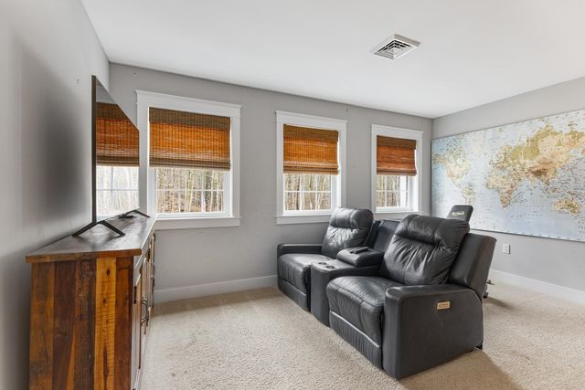 14 Wiggin Way, Stratham, NH 03885