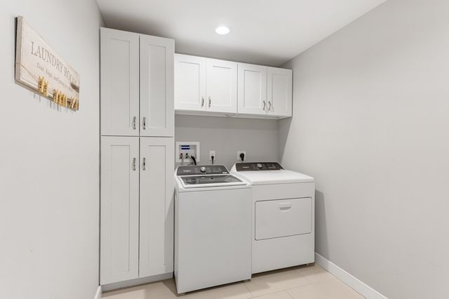 14 Wiggin Way, Stratham, NH 03885