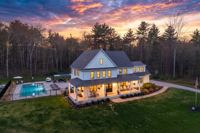 14 Wiggin Way, Stratham, NH 03885