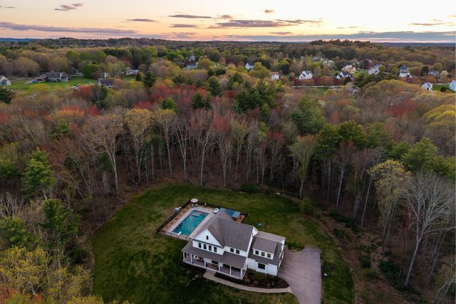 14 Wiggin Way, Stratham, NH 03885