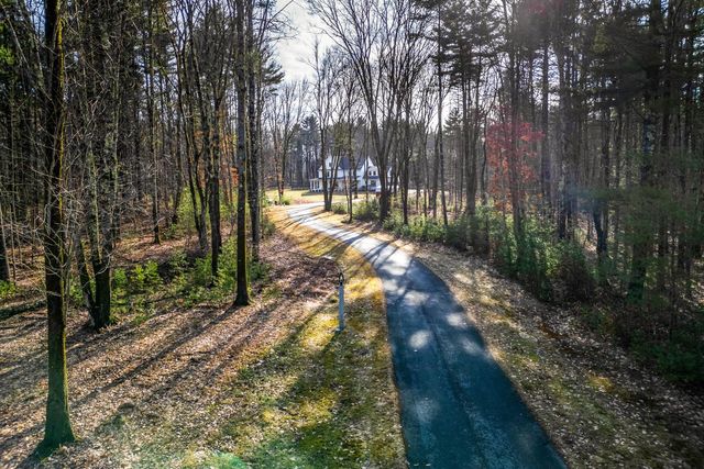 14 Wiggin Way, Stratham, NH 03885